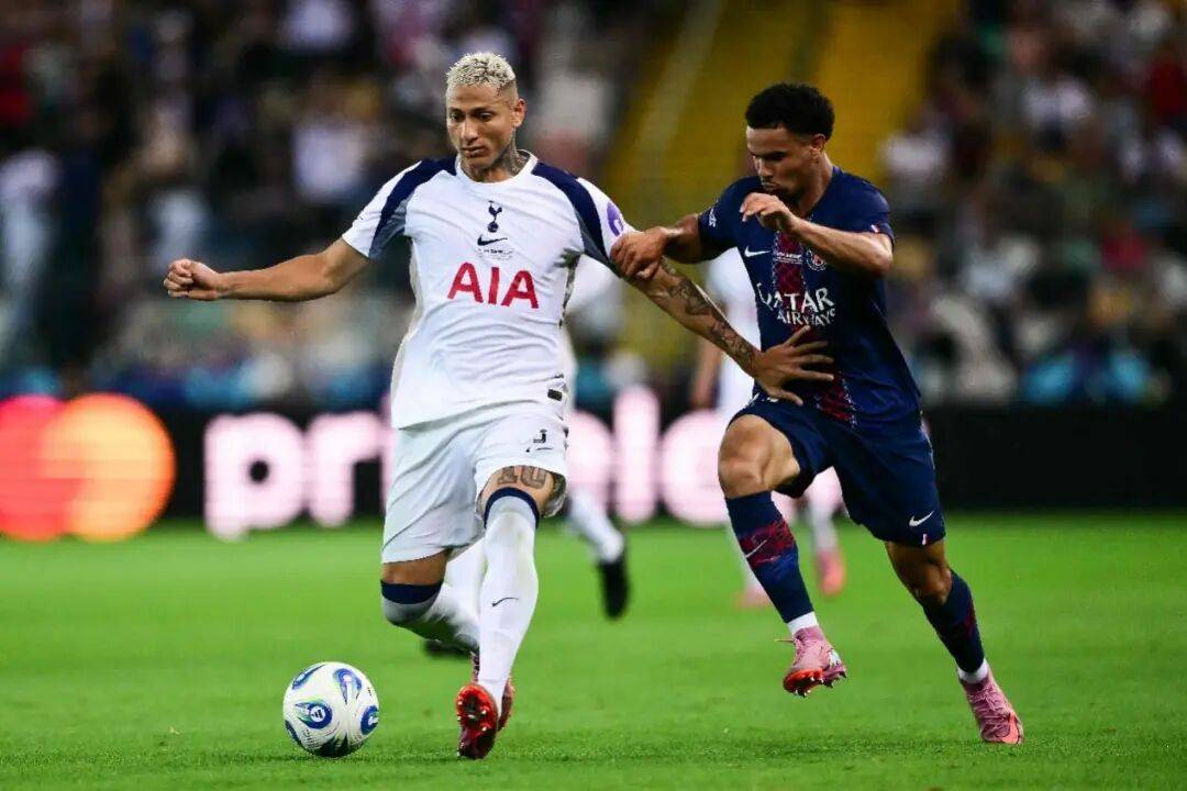 赛地聚焦——欧冠集结日热度飙升;达拉斯独行侠远射贴柱;信心回归;资深球员宣示担当的简单介绍 赛地聚焦——欧冠集结日热度飙升;达拉斯独行侠远射贴柱;信心回归;资深球员宣示担当的简单介绍