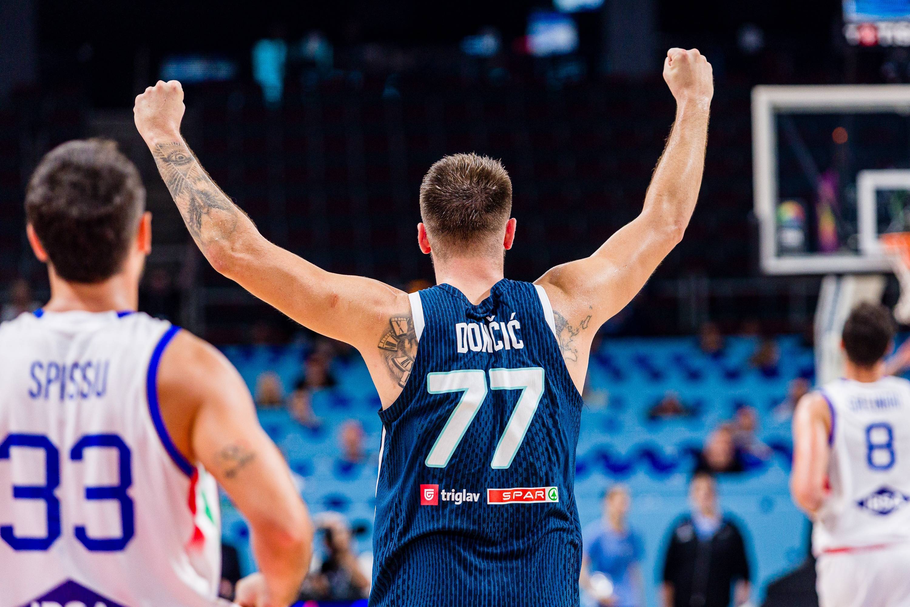 东契奇回归赛场，高光表现首场状态亮眼，西班牙队观众沸腾！的简单介绍